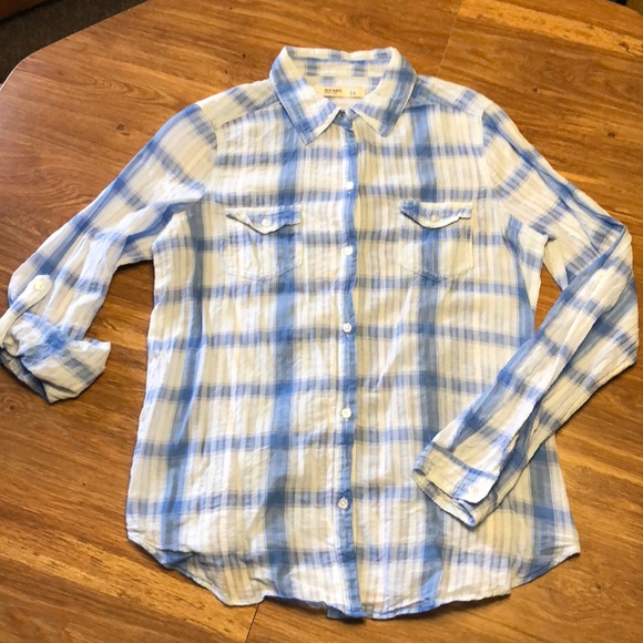 Old Navy Tops - Lightweight cotton Old Navy buttonup- like new!